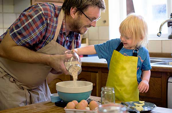 jak małe dzieci mogą pomóc w kuchni warsztaty-dietetyczne-kreator-zdrowia